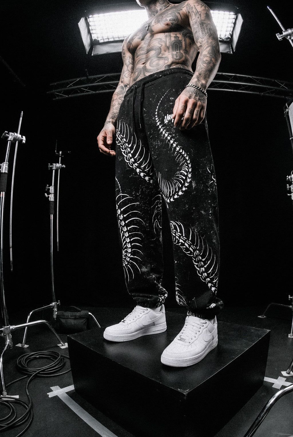 Black Spine (Black) - Sweatpants (350GSM)