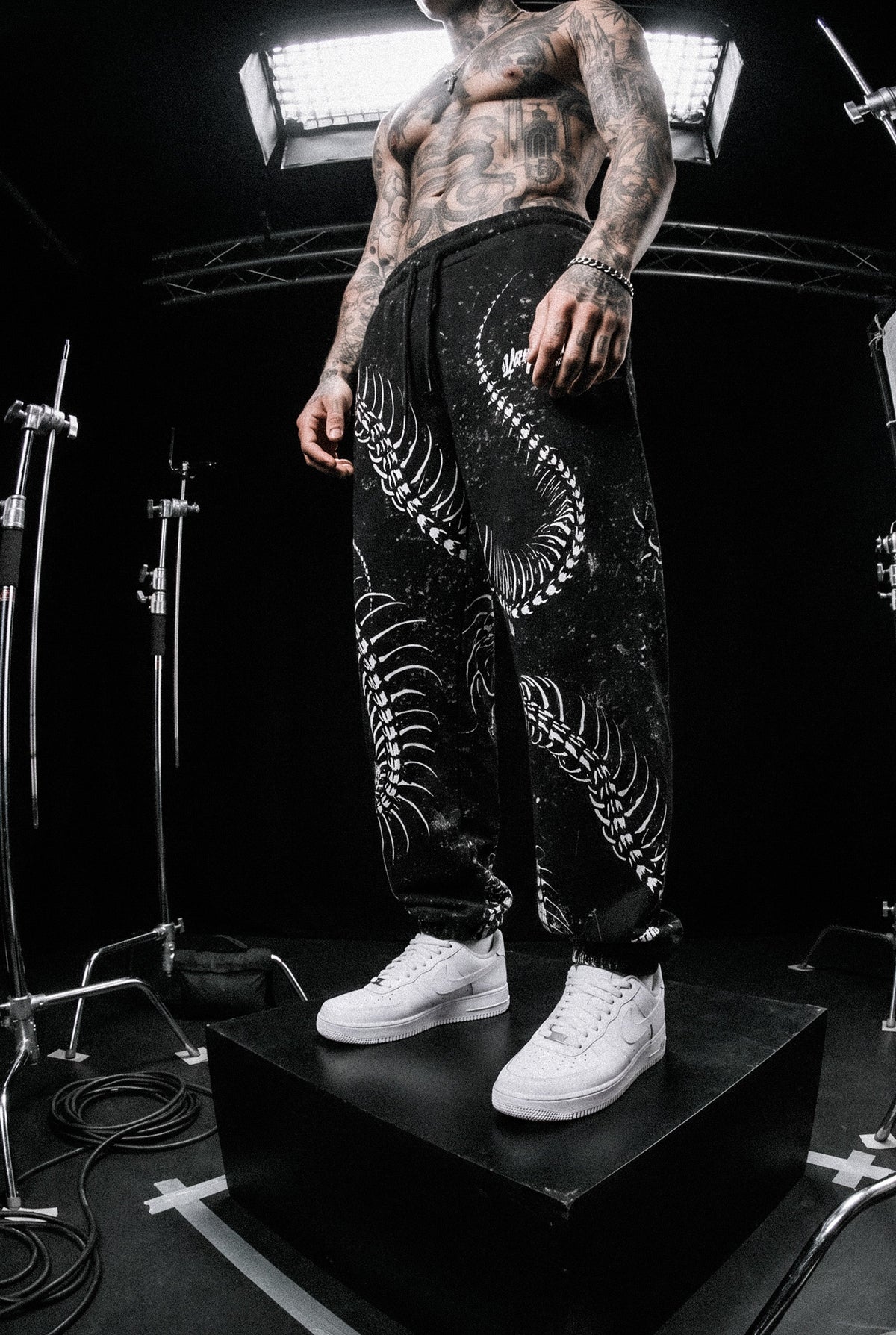 Black Spine (Black) - Sweatpants (350GSM)