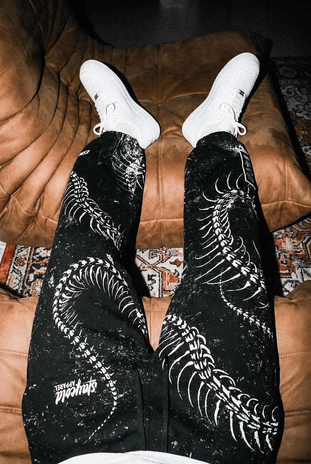 Black Spine (Black) - Sweatpants (350GSM)