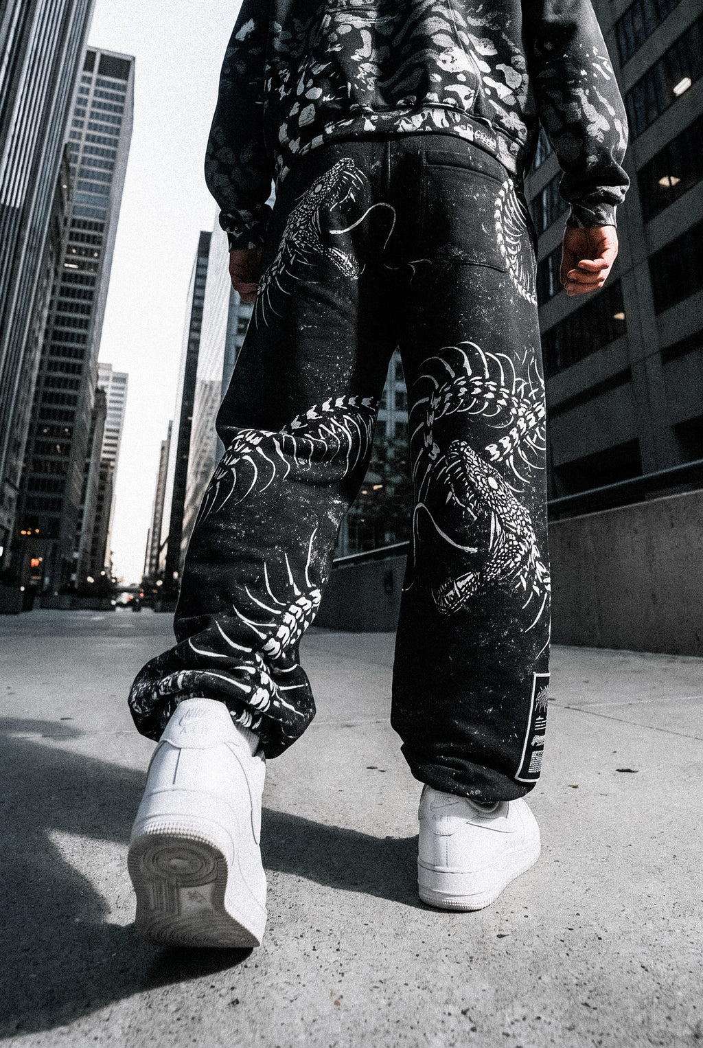 Black Spine (Black) - Sweatpants (350GSM)