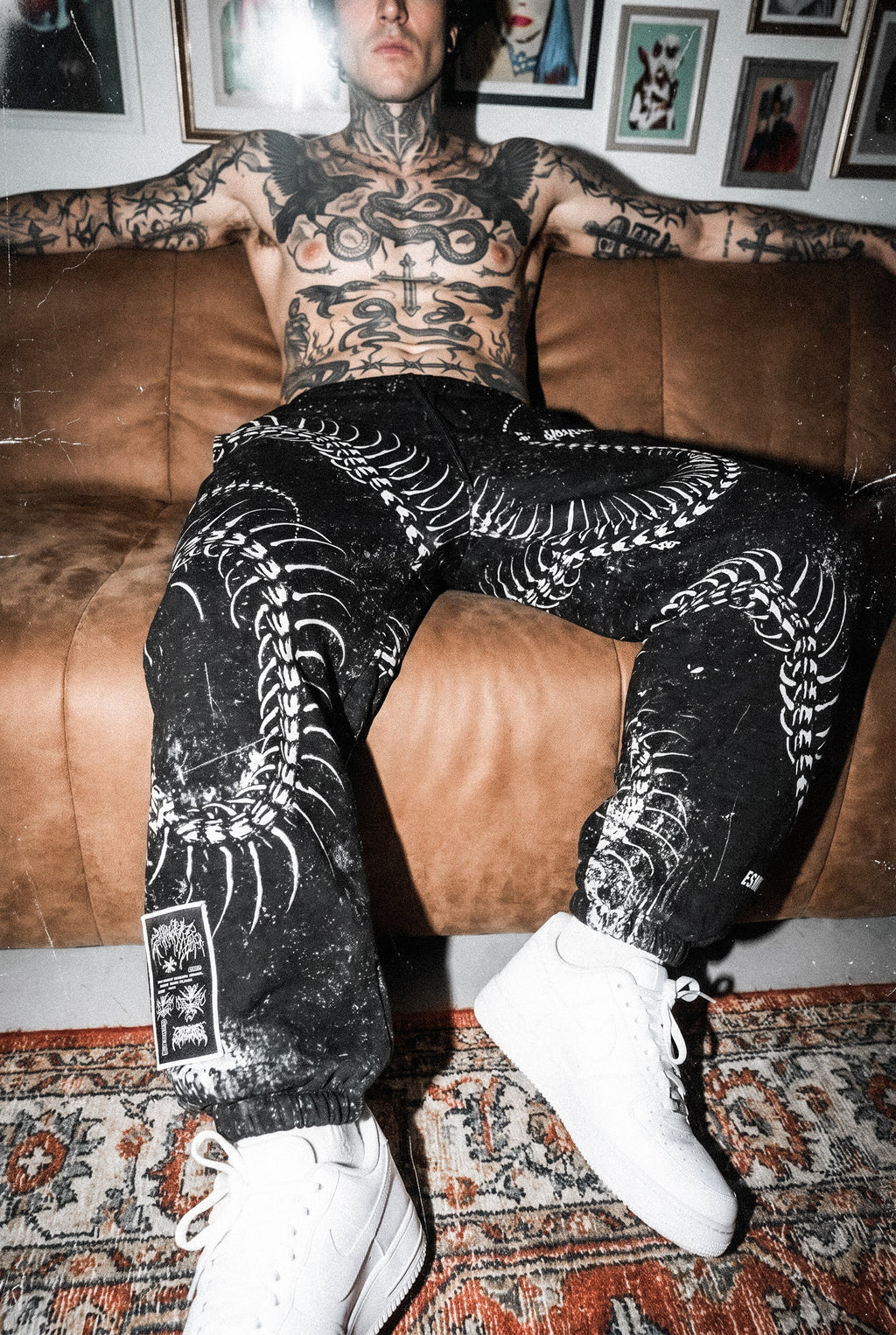 Black Spine (Black) - Sweatpants (350GSM)